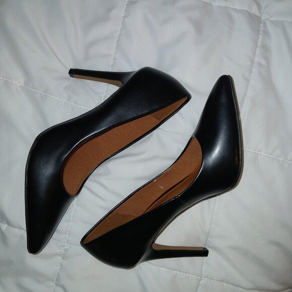 Shoes - Picture 2 of 5